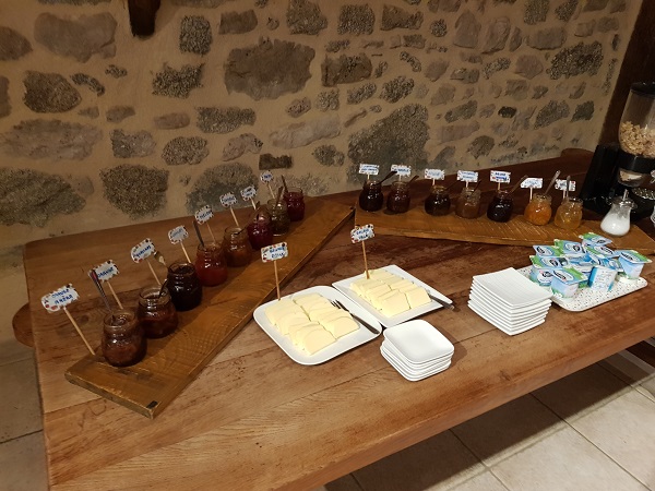 Assortiment de confiture pour le petit déjeuner