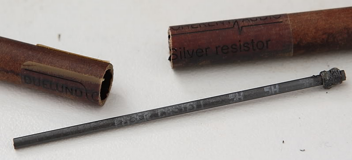 Résistance Duelund Silver coupée en deux pour voir la mine graphite