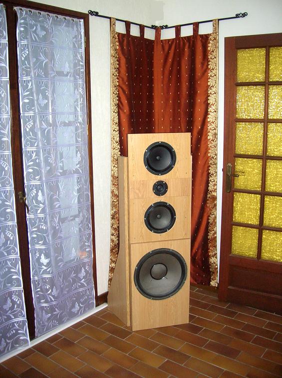Traitement acoustique derrière un baffle plan MTM