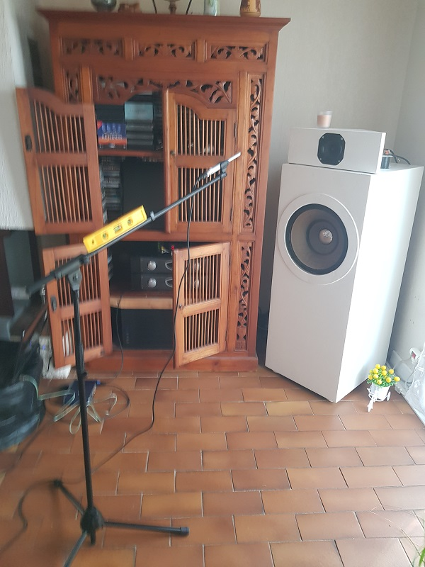 Micro dans l'axe du haut-parleur de 13 cm